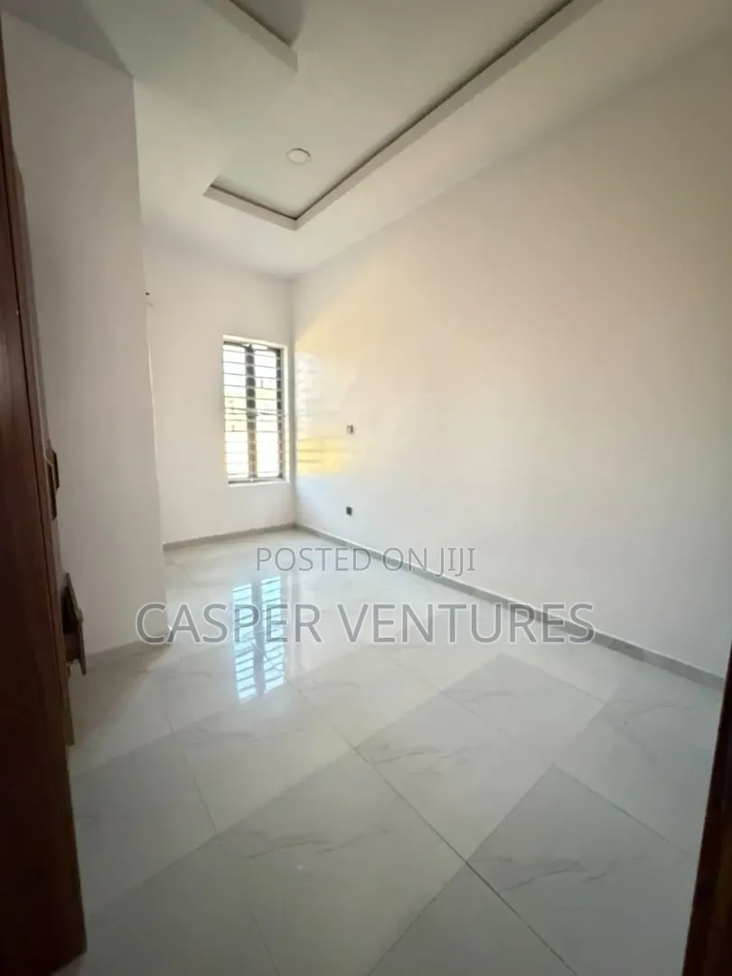 1bdrm Shared Apartment in New Road, Lekki Phase 2 for rent