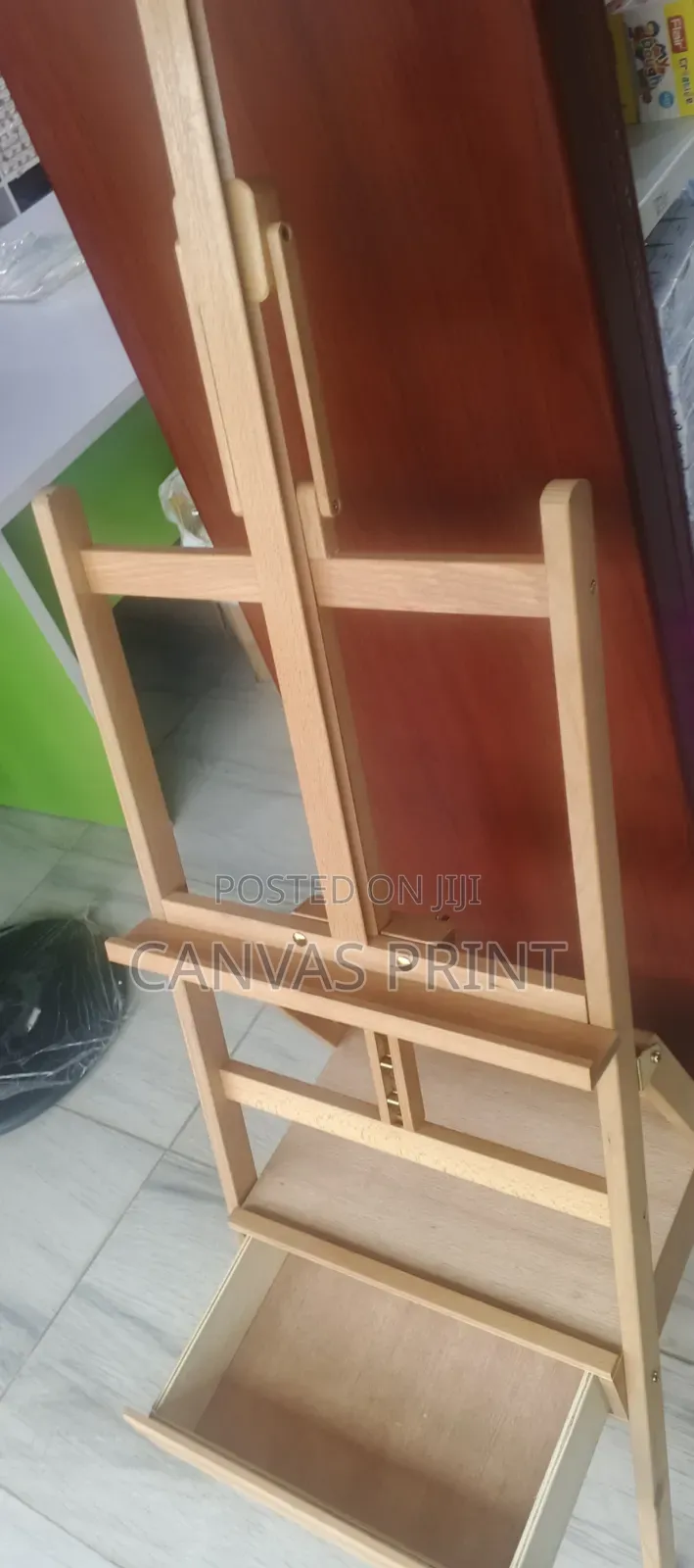 Bix Easel Stand