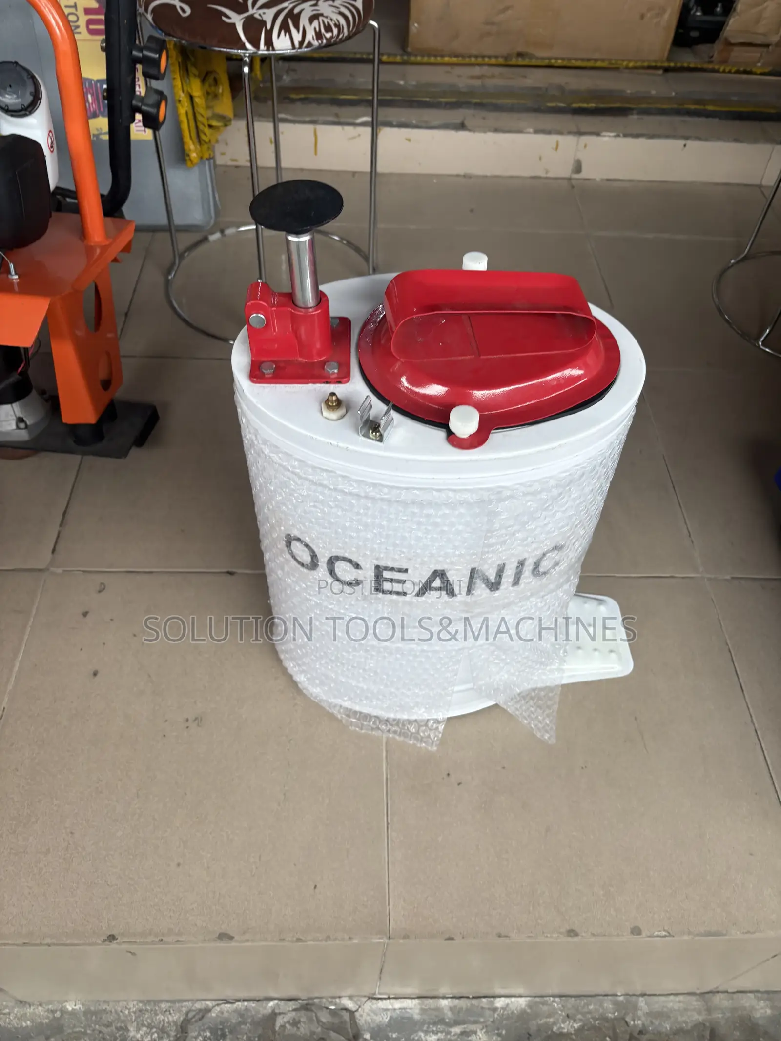 Oceanic Hand Operated Grease Bucket 20L