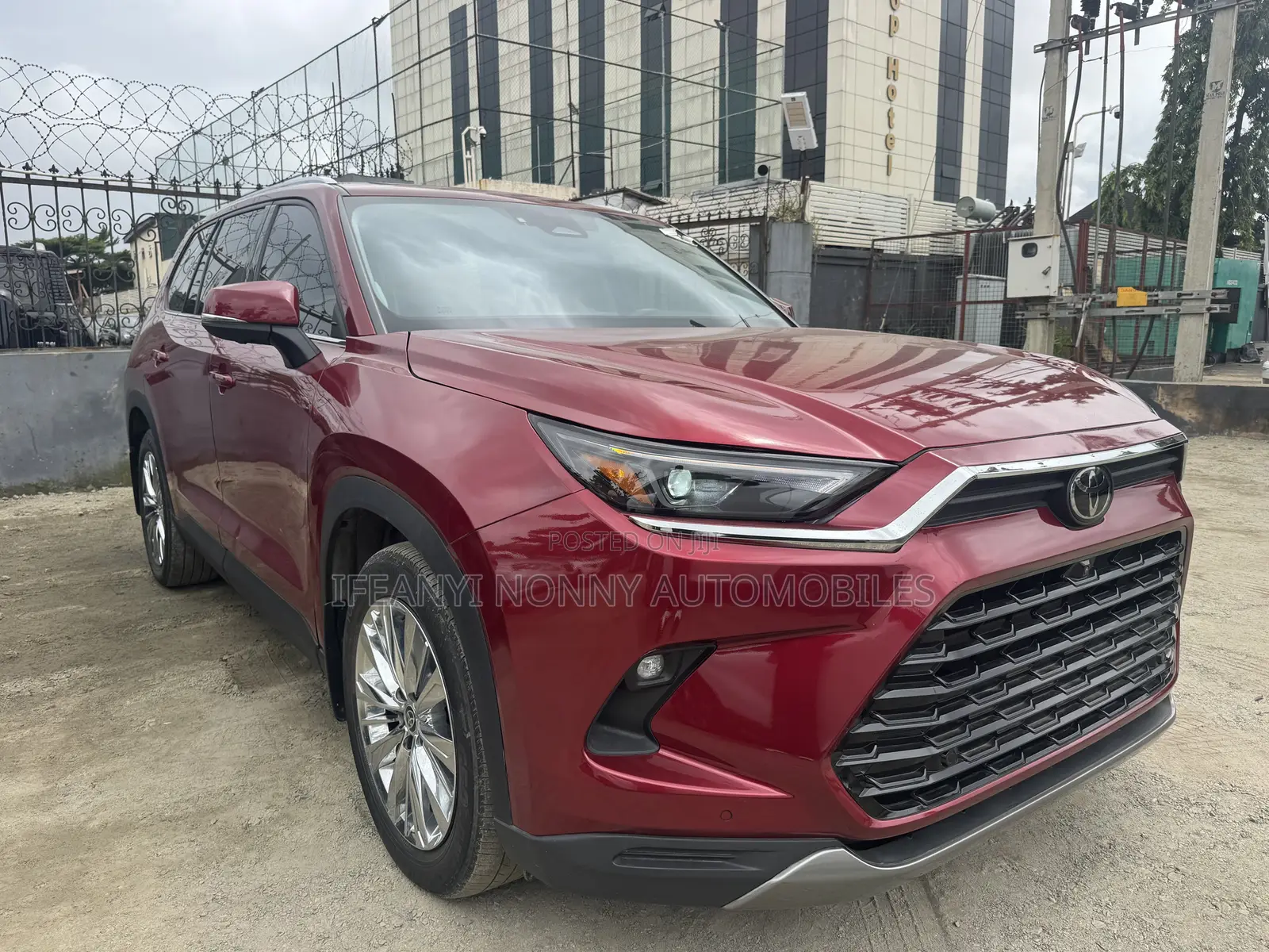 Toyota Highlander Platinum FWD 2024 Red