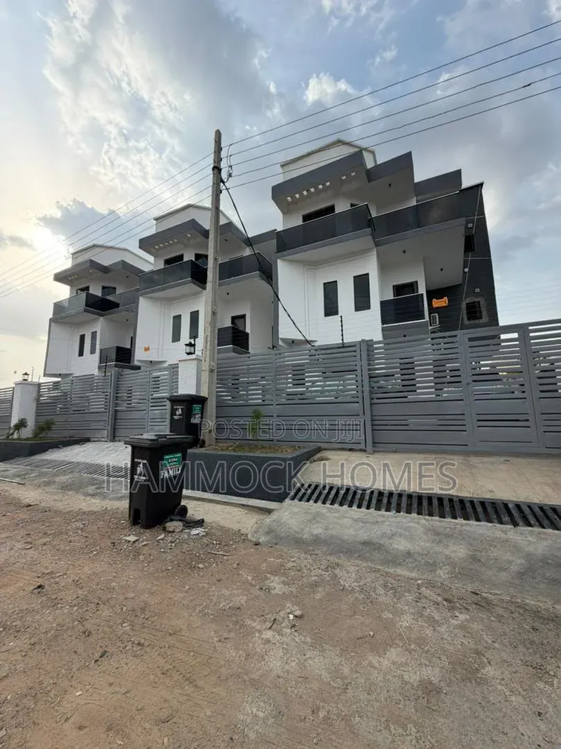 4bdrm Duplex in Akobo for sale