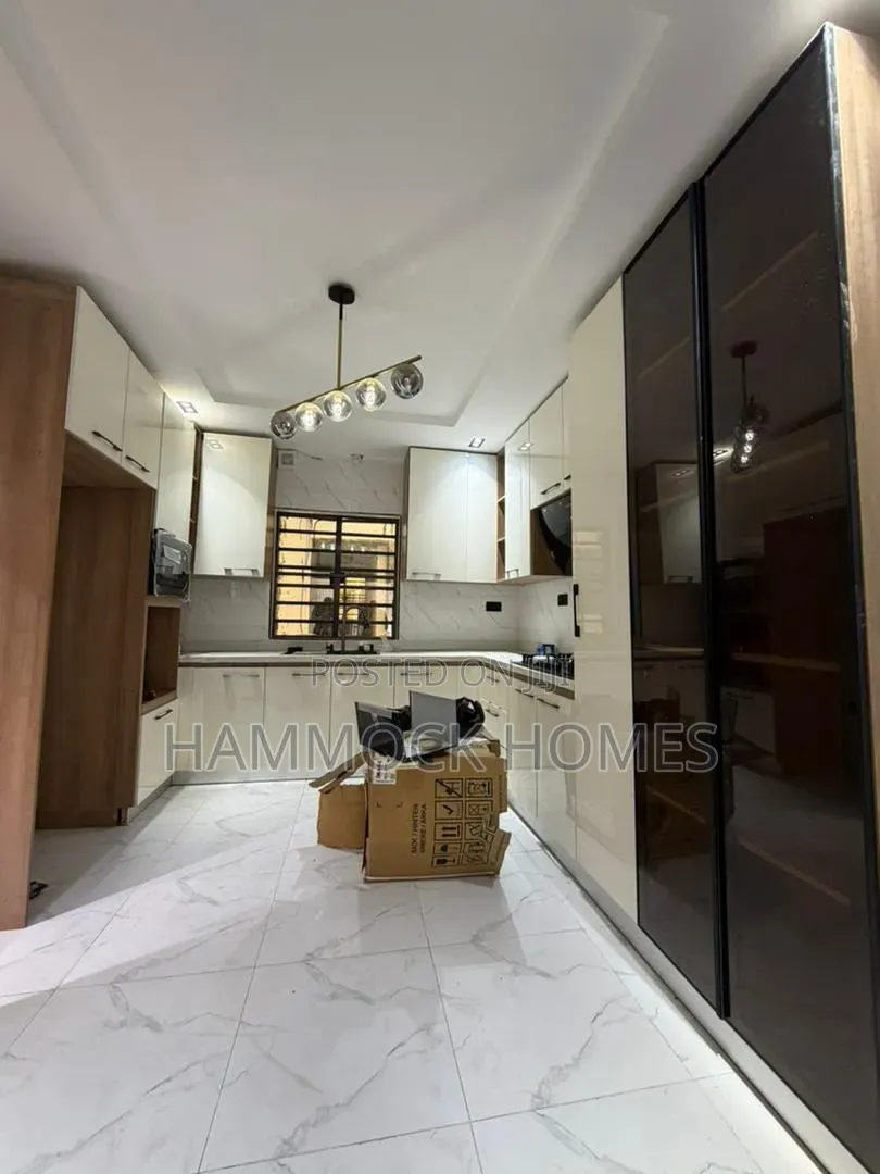 4bdrm Duplex in Akobo for sale