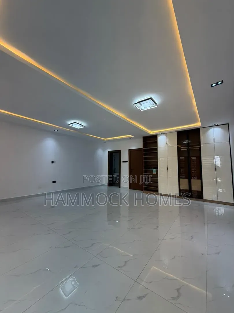4bdrm Duplex in Akobo for sale