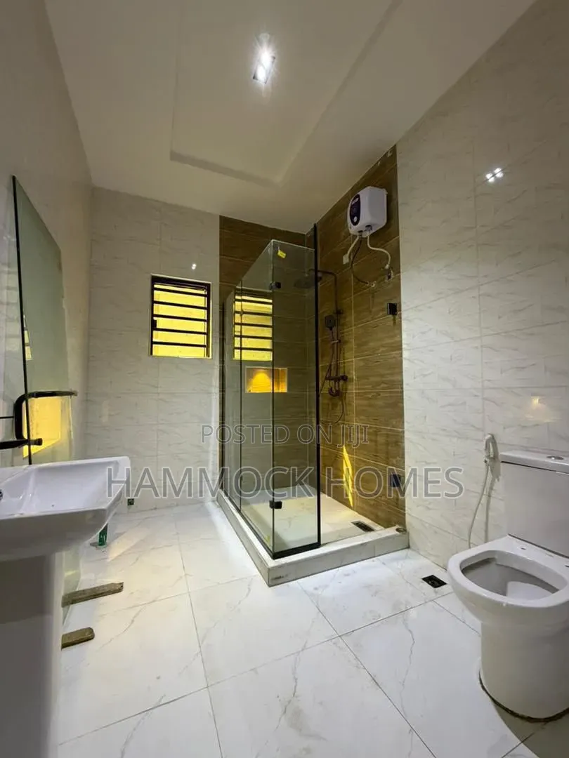 4bdrm Duplex in Akobo for sale