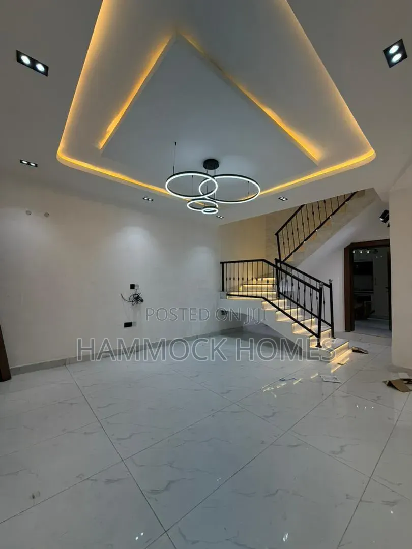 4bdrm Duplex in Akobo for sale