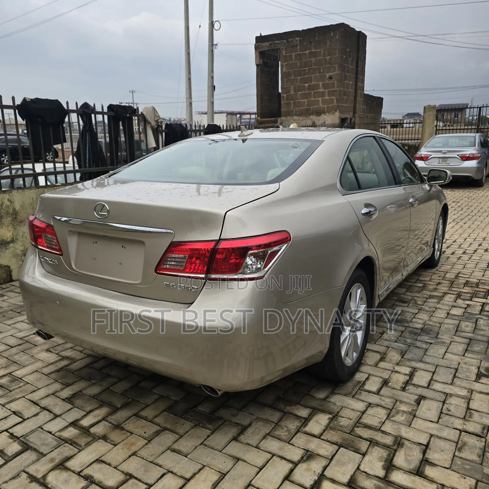 Lexus ES 350 2011 Gold