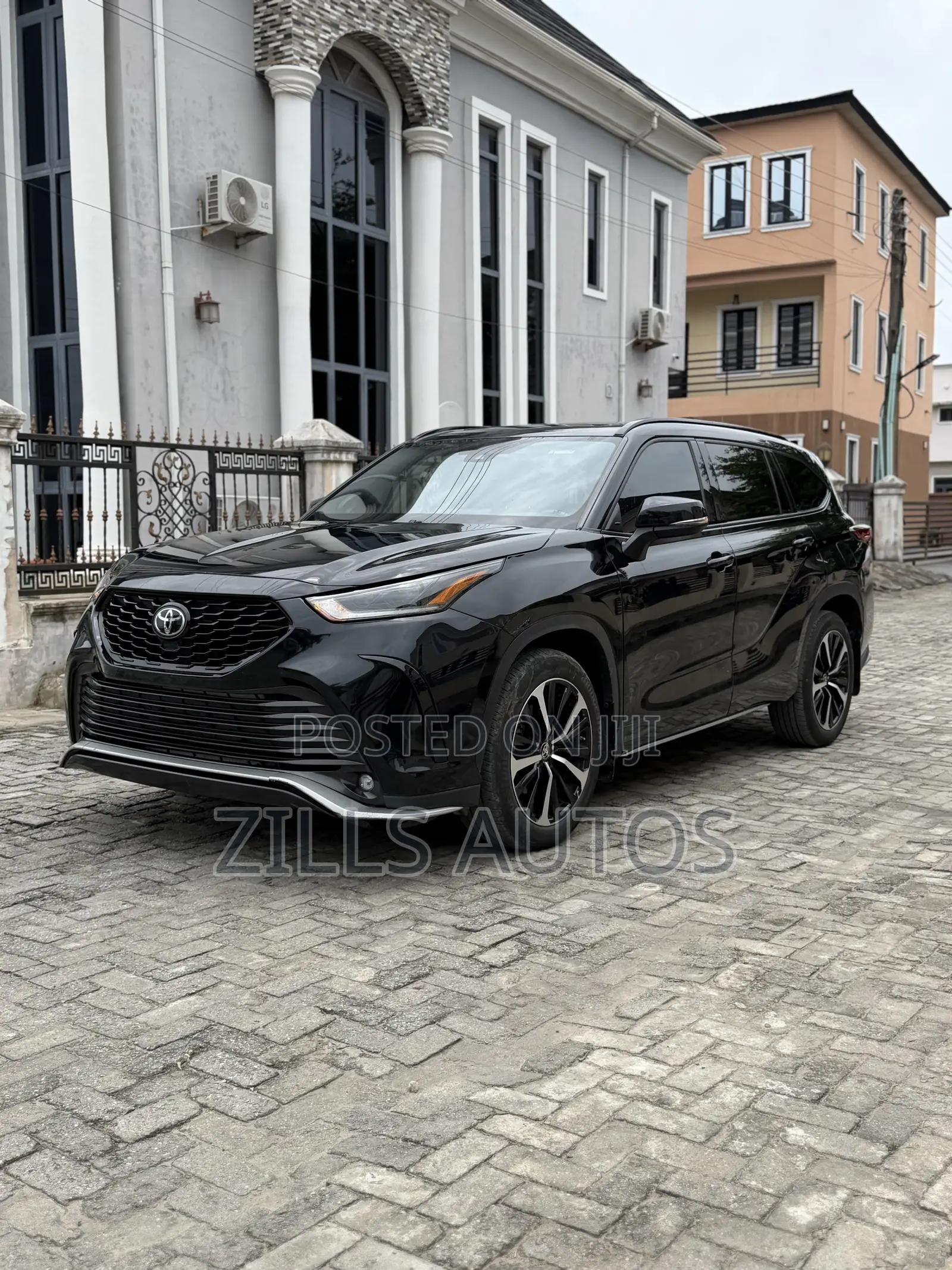 Toyota Highlander XSE 2022 Black