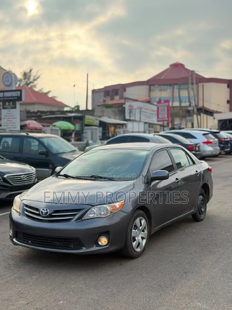 Toyota Corolla LE Special Edition 4dr Sedan (1.8L 4cyl 4A) 2013 Gray