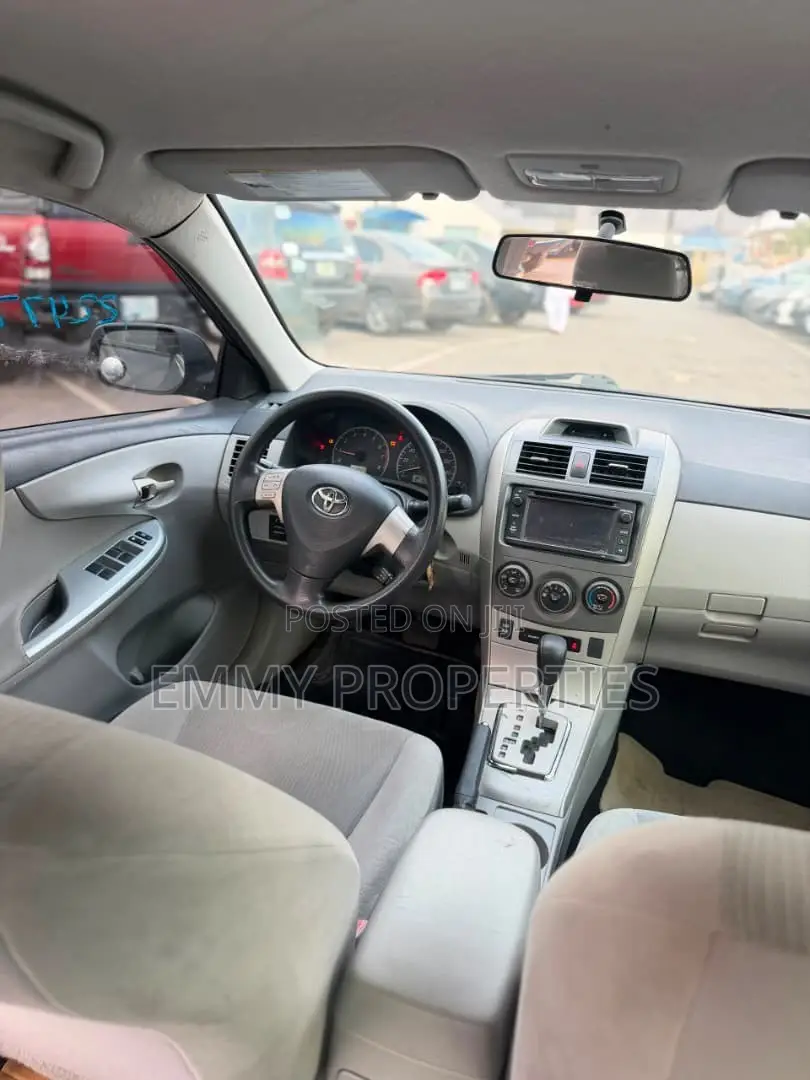 Toyota Corolla LE Special Edition 4dr Sedan (1.8L 4cyl 4A) 2013 Gray