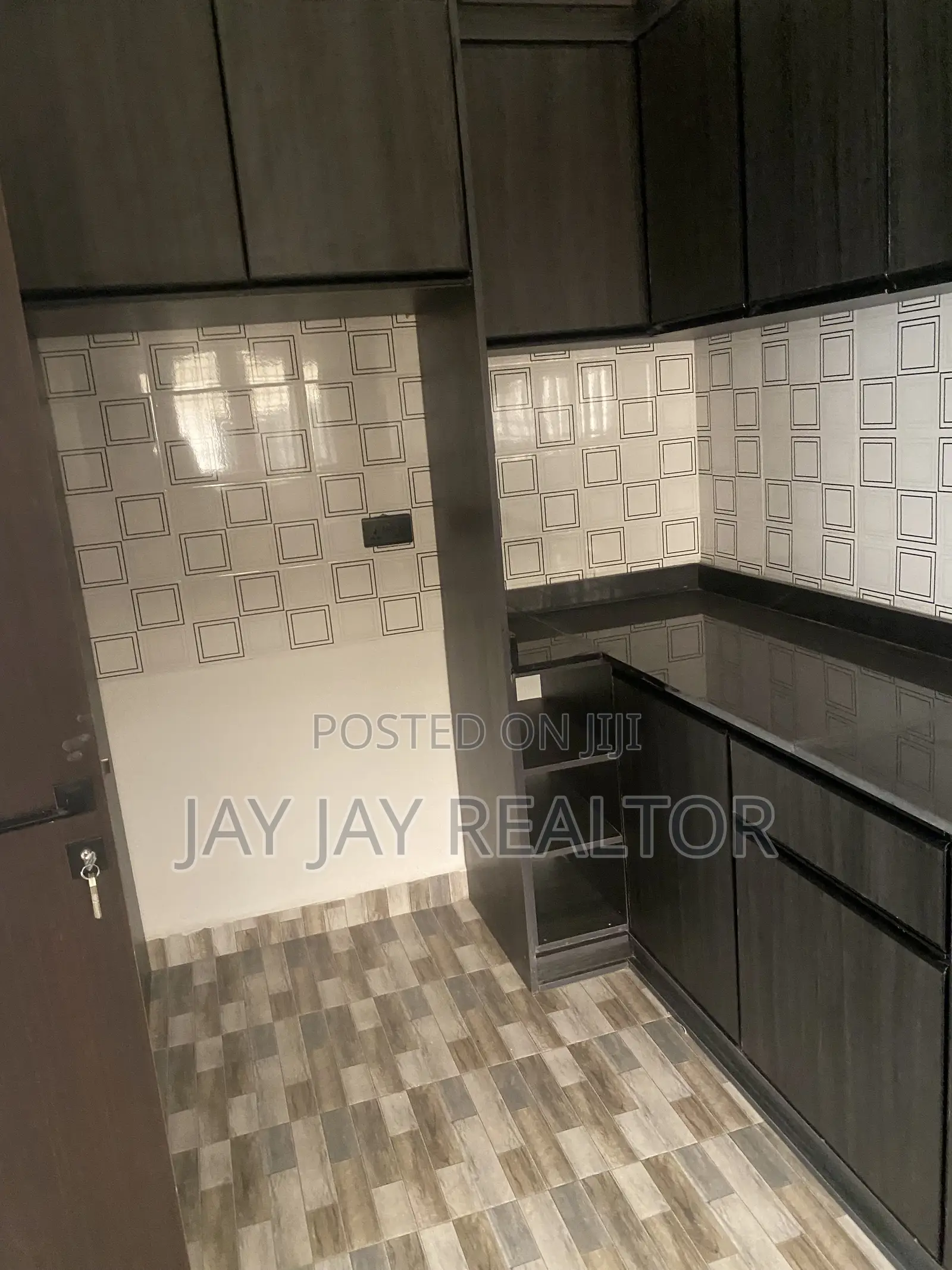 2bdrm Block of Flats in Gaduwa for sale