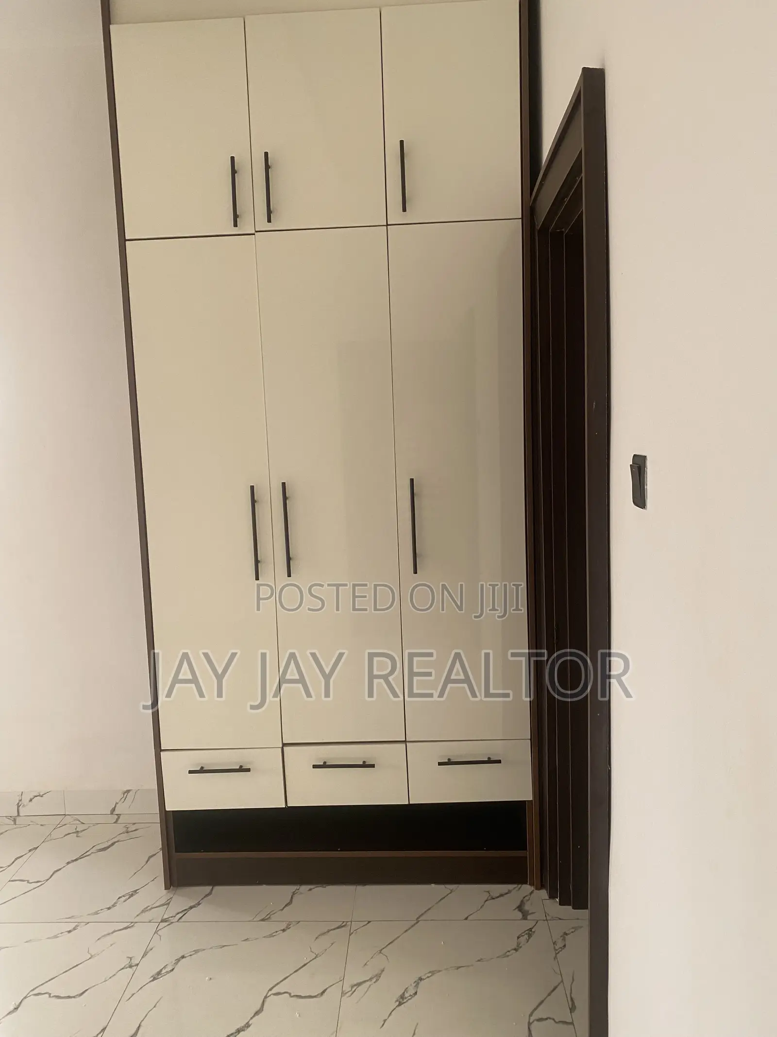 2bdrm Block of Flats in Gaduwa for sale