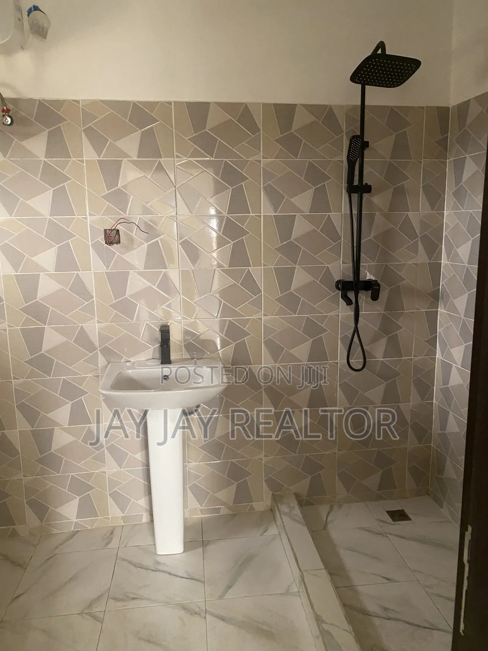 2bdrm Block of Flats in Gaduwa for sale