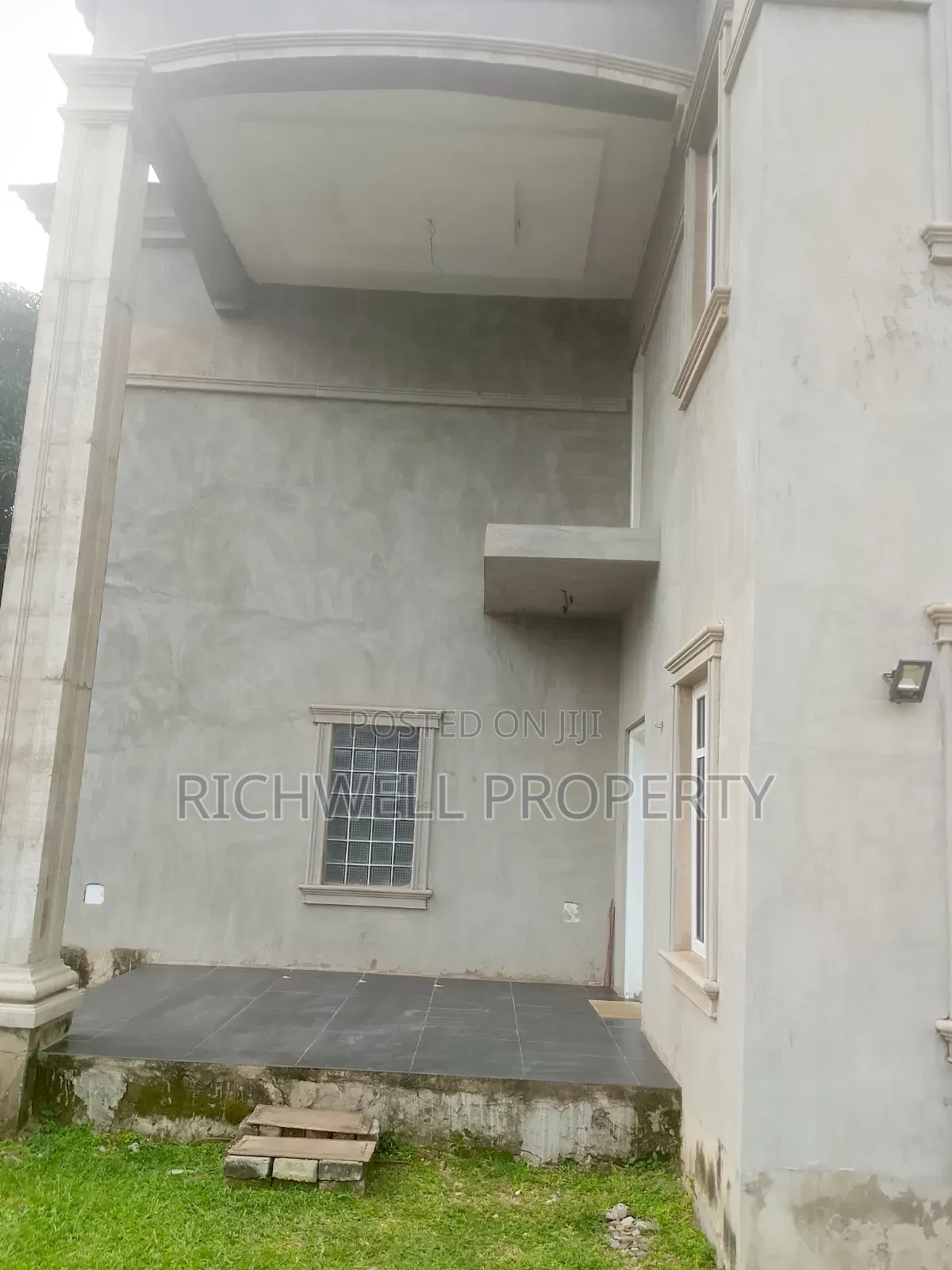 3bdrm Duplex in Alalubosa for sale