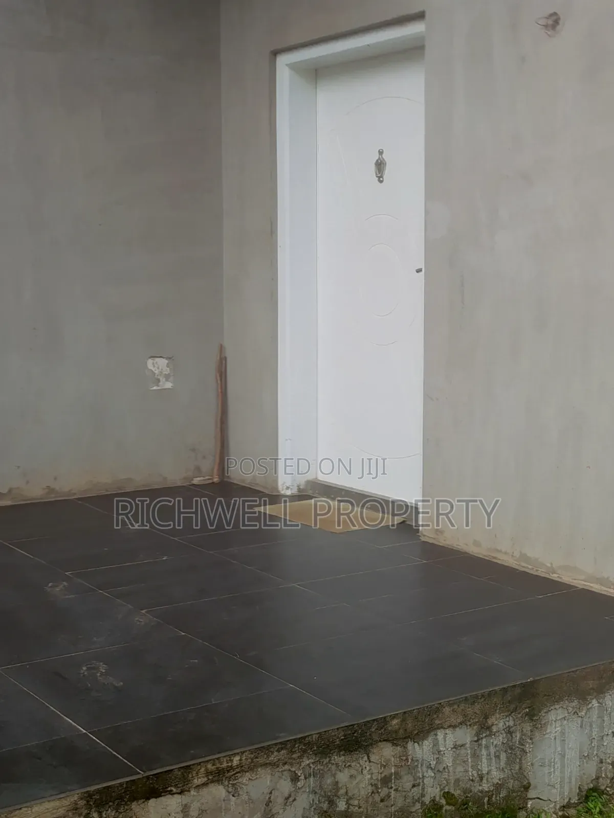 3bdrm Duplex in Alalubosa for sale