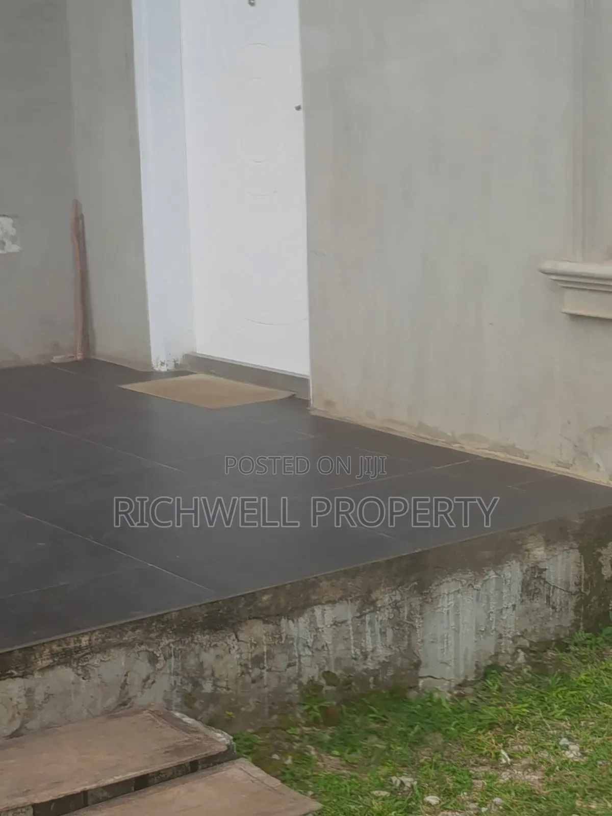 3bdrm Duplex in Alalubosa for sale