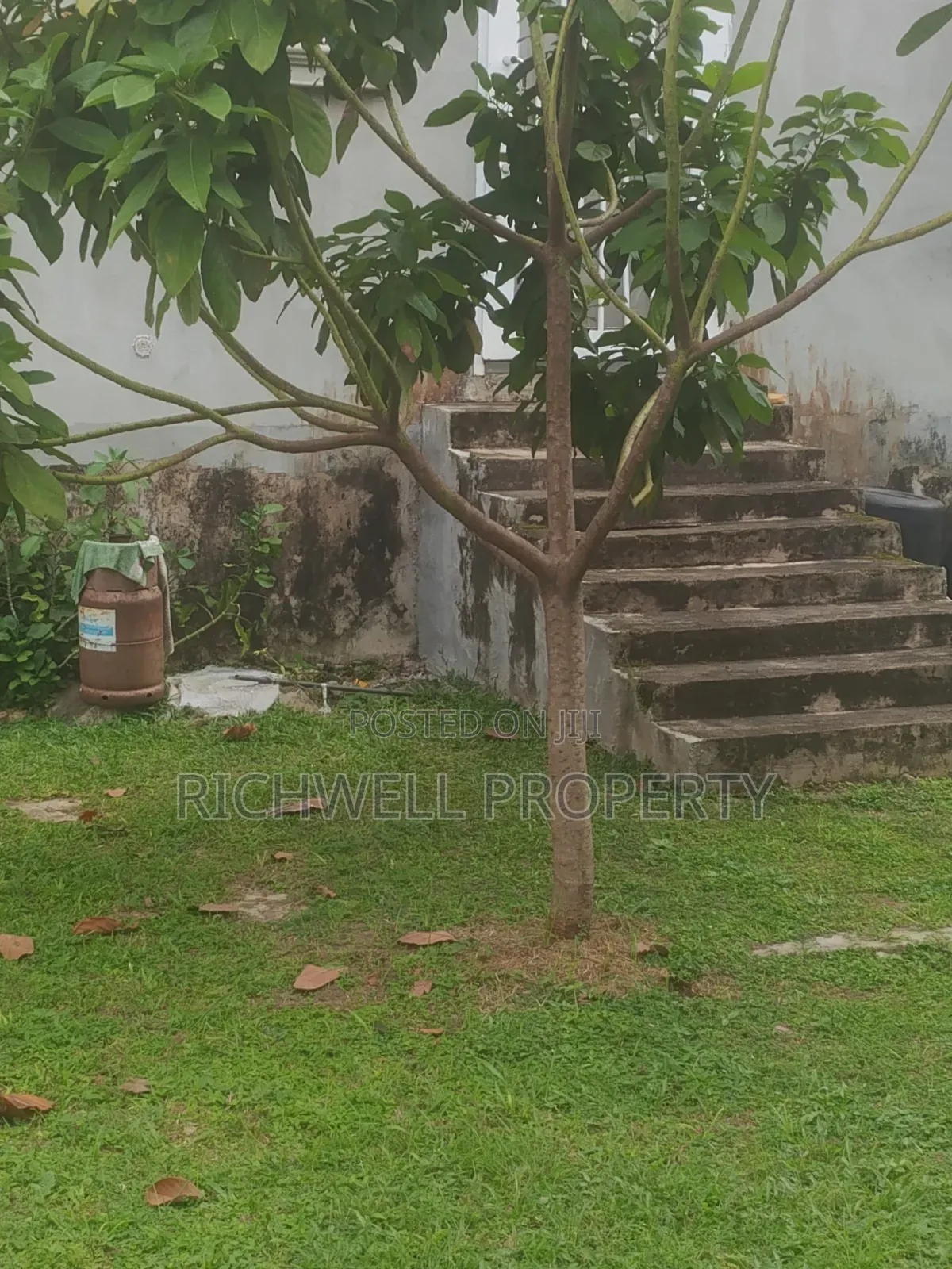 3bdrm Duplex in Alalubosa for sale