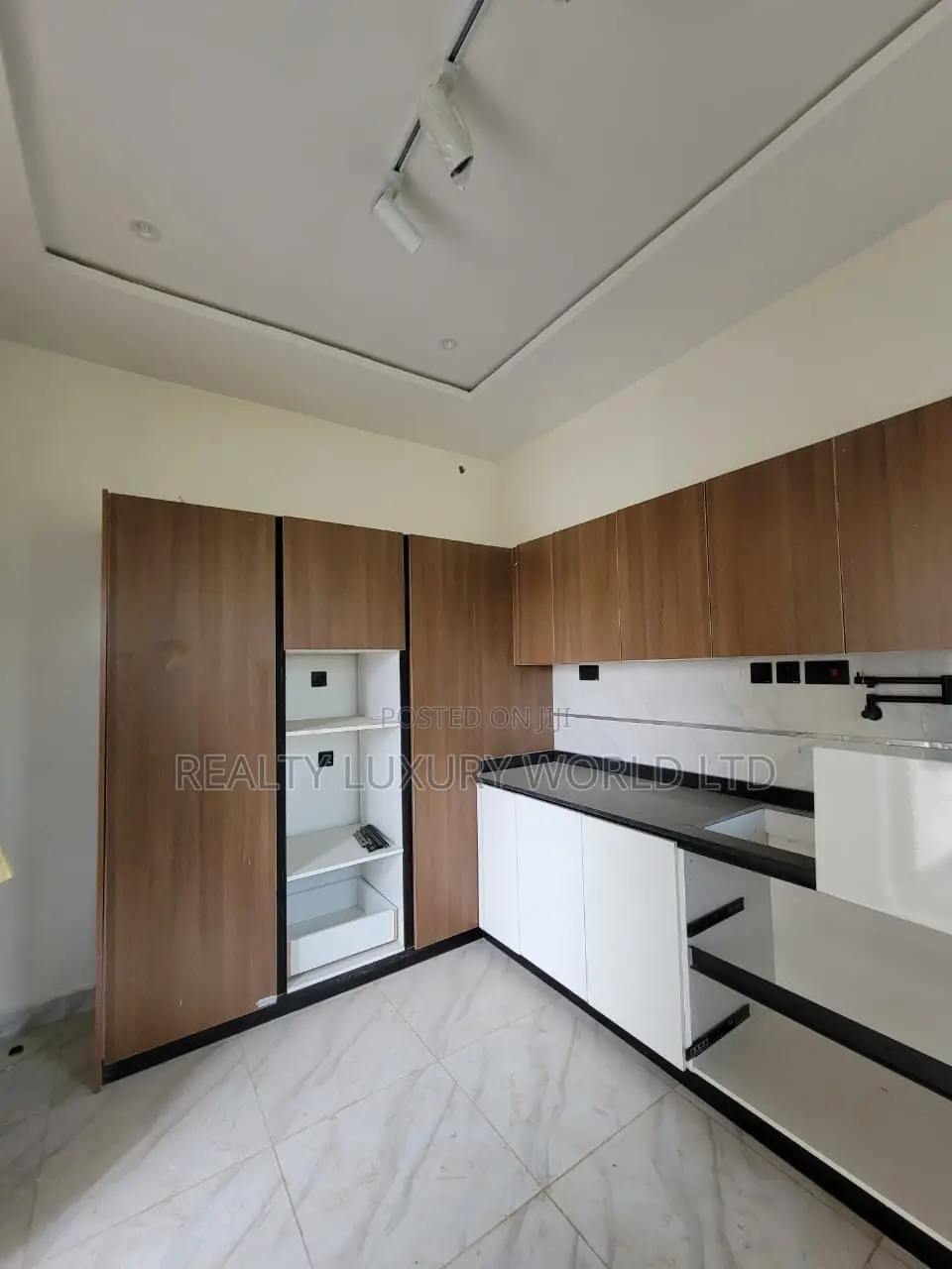3bdrm Apartment in Jahi for sale