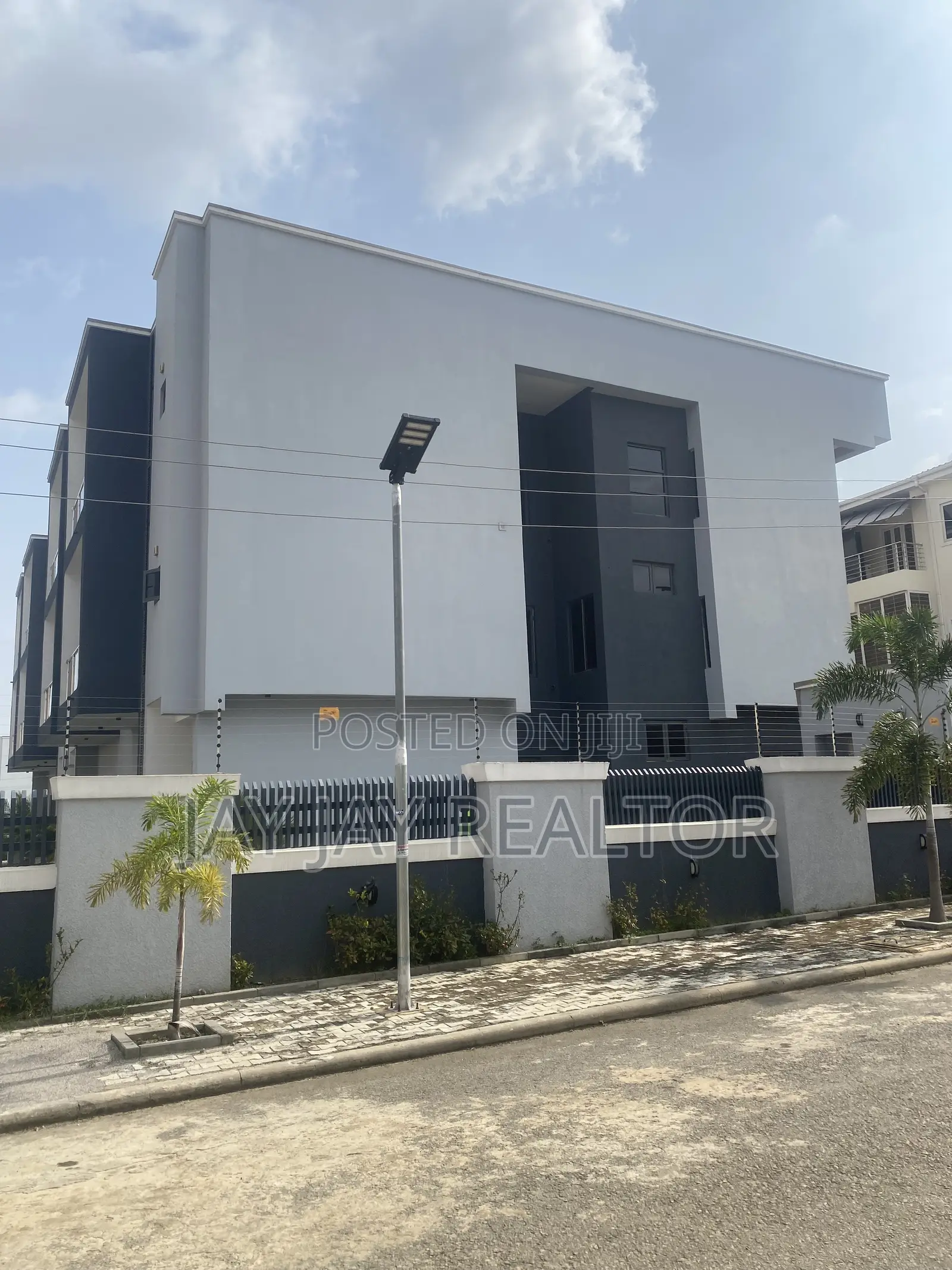 4bdrm Duplex in Jahi Gilmor for sale