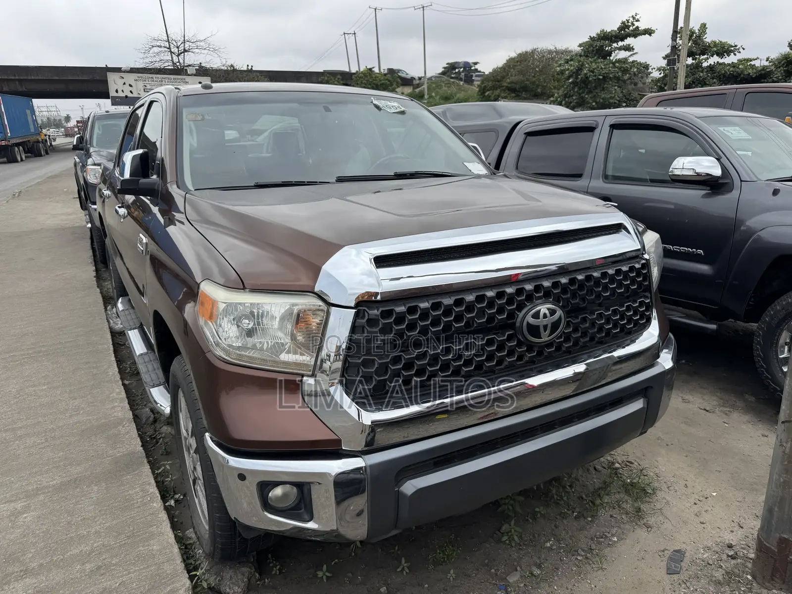Toyota Tundra 2017 Brown