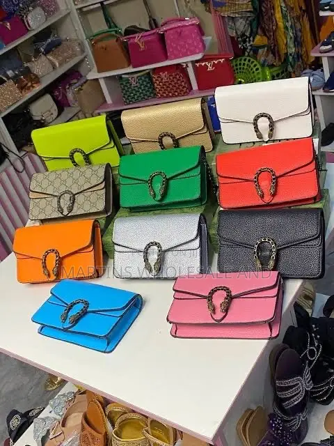 Ecarlan Fashion (ECLN) Boxed Mini Crossbody Bags Featuring the Signatu
