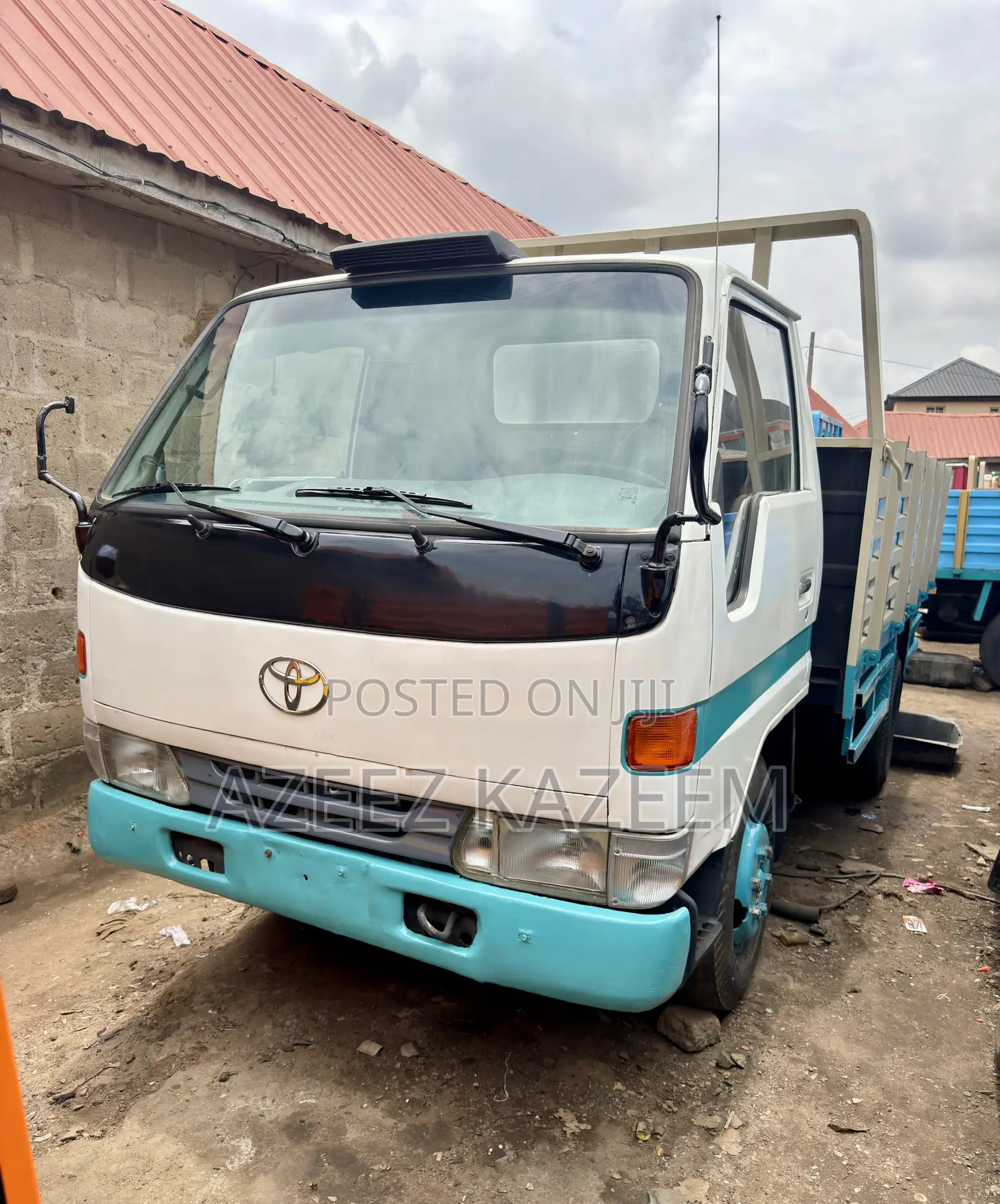 Toyota Dyna 150 Six Tyres Rigid Truck