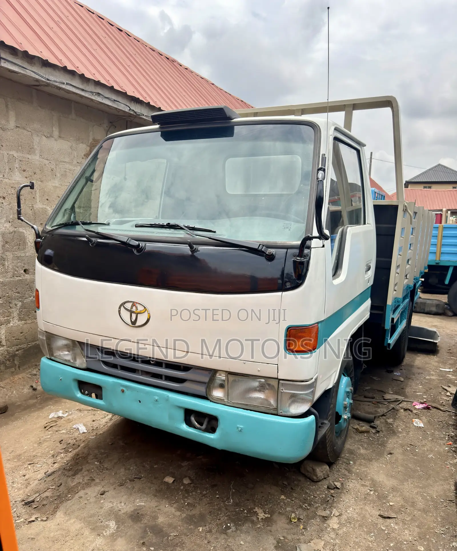 Toyota Dyna 150 Six Tyres Rigid Truck