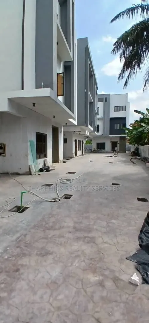 5bdrm Duplex in Alaka Estate for sale