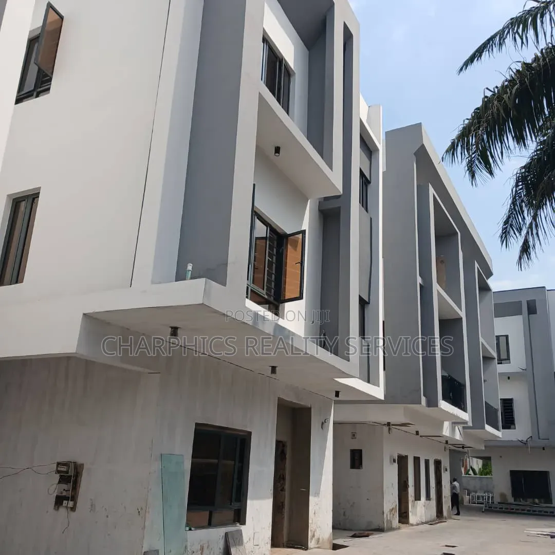 5bdrm Duplex in Alaka Estate for sale