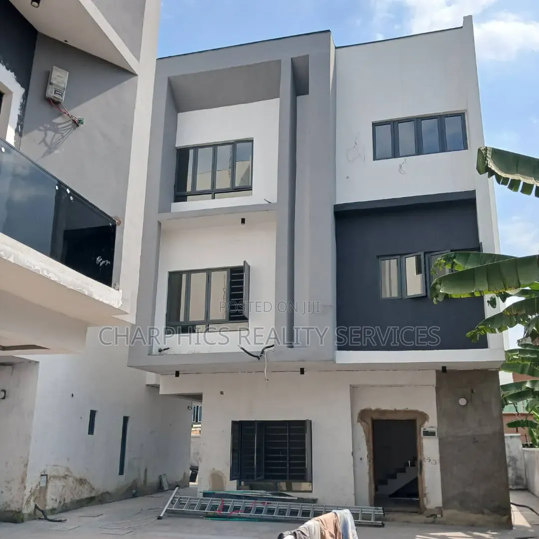 5bdrm Duplex in Alaka Estate for sale