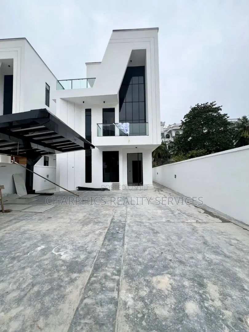 5bdrm Duplex in Chevron for sale