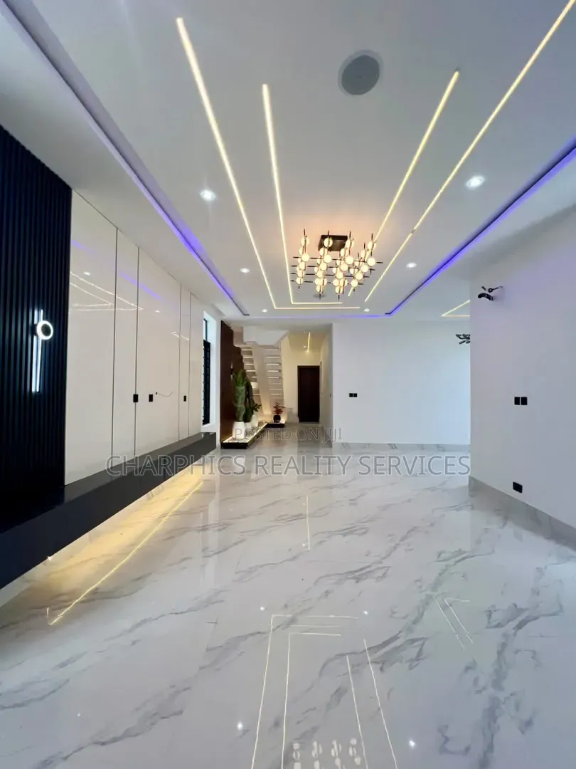 5bdrm Duplex in Chevron for sale