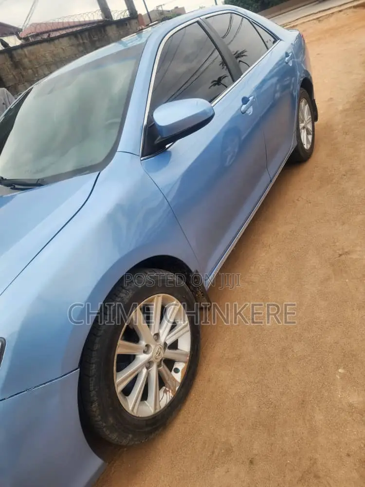 Toyota Camry XLE V6 4dr Sedan (3.5L 6cyl 6A) 2013 Blue