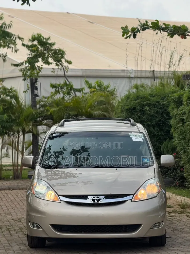 Toyota Sienna XLE Limited AWD 2006 Gold