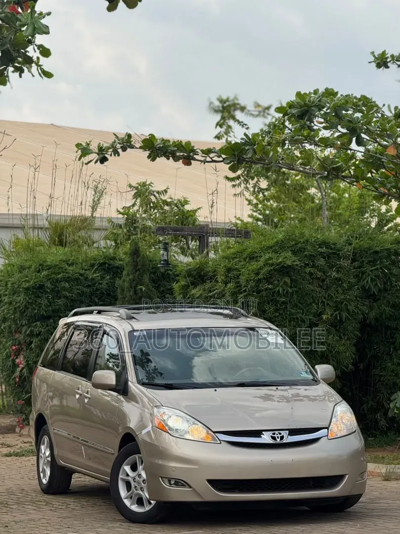 Toyota Sienna XLE Limited AWD 2006 Gold