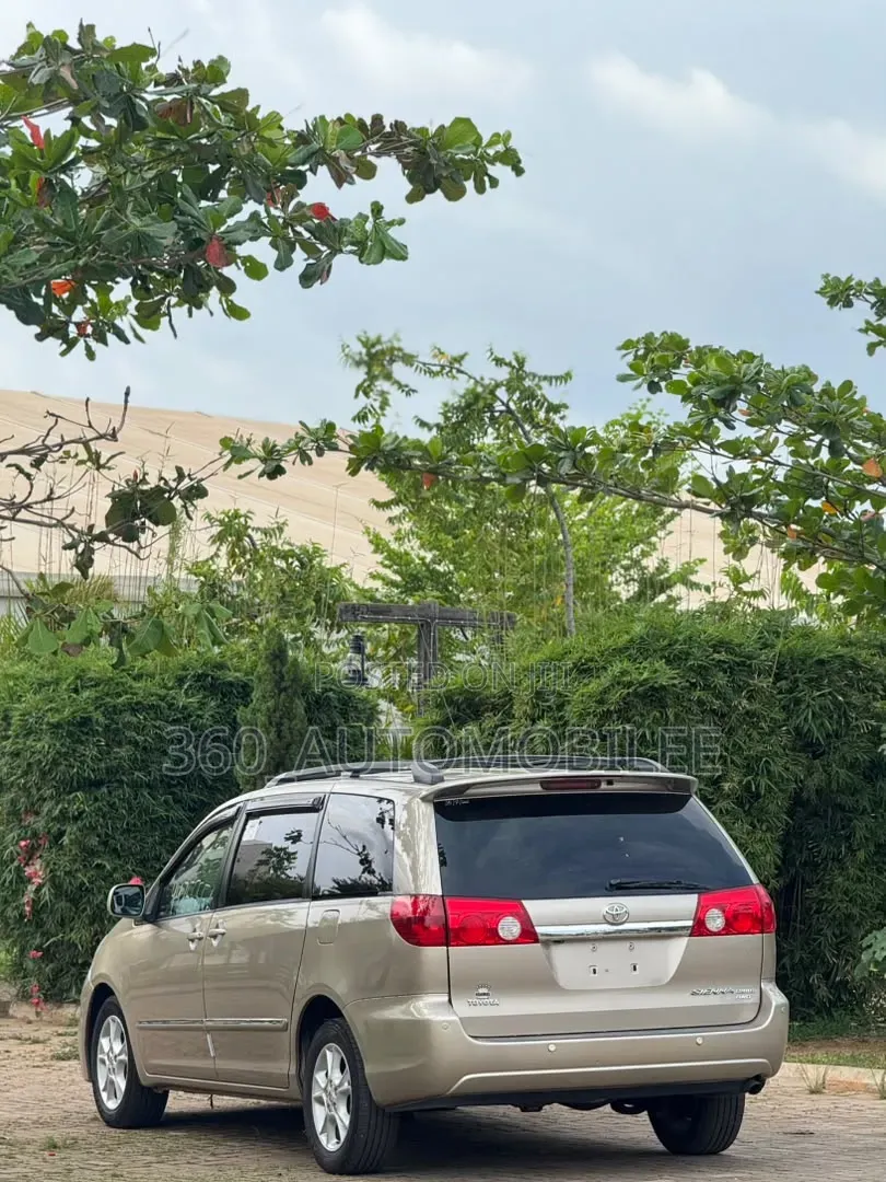 Toyota Sienna XLE Limited AWD 2006 Gold