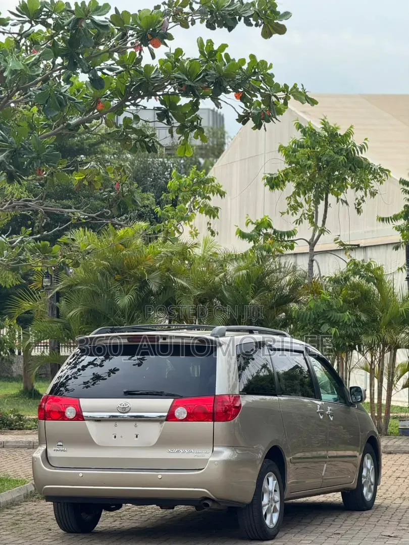 Toyota Sienna XLE Limited AWD 2006 Gold