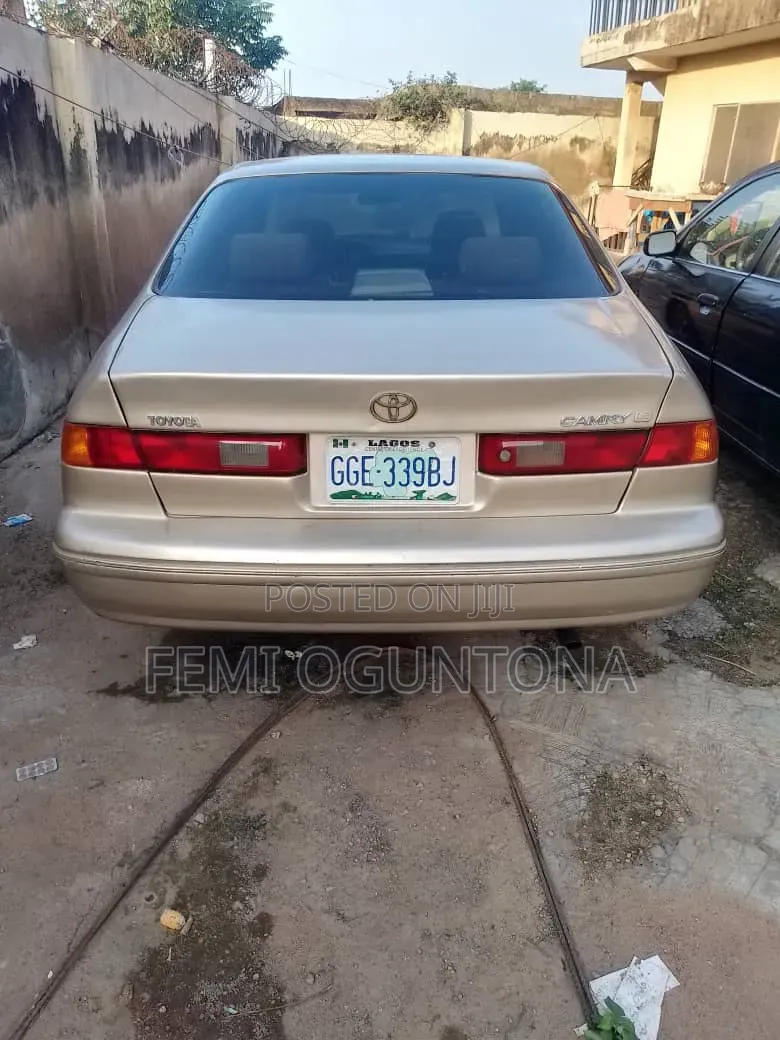 Toyota Camry Automatic 1999 Gold