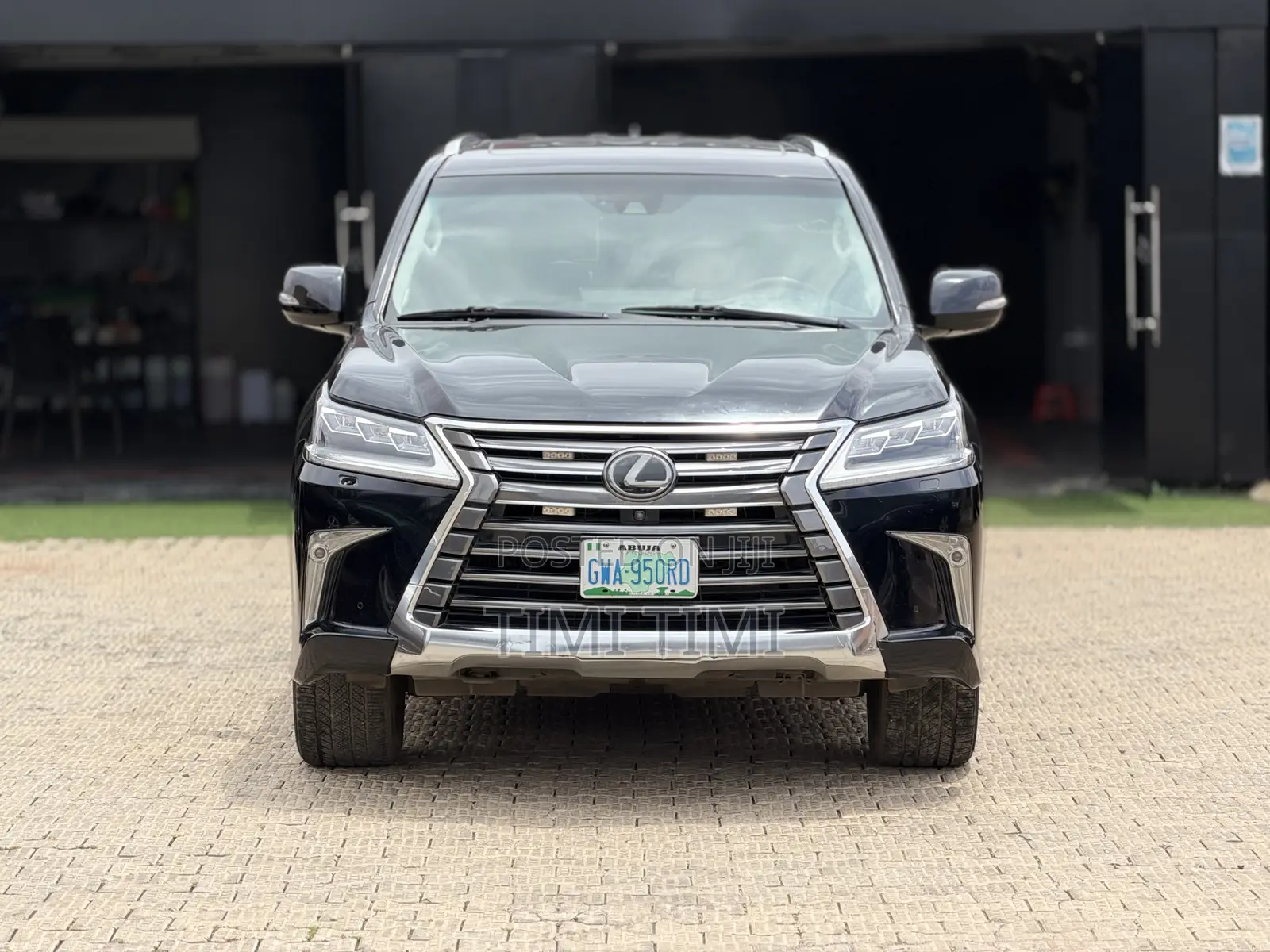 Lexus LX 570 (5 seats) AWD 2018 Black