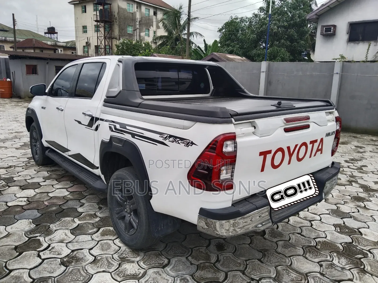 Toyota Hilux 2024 White