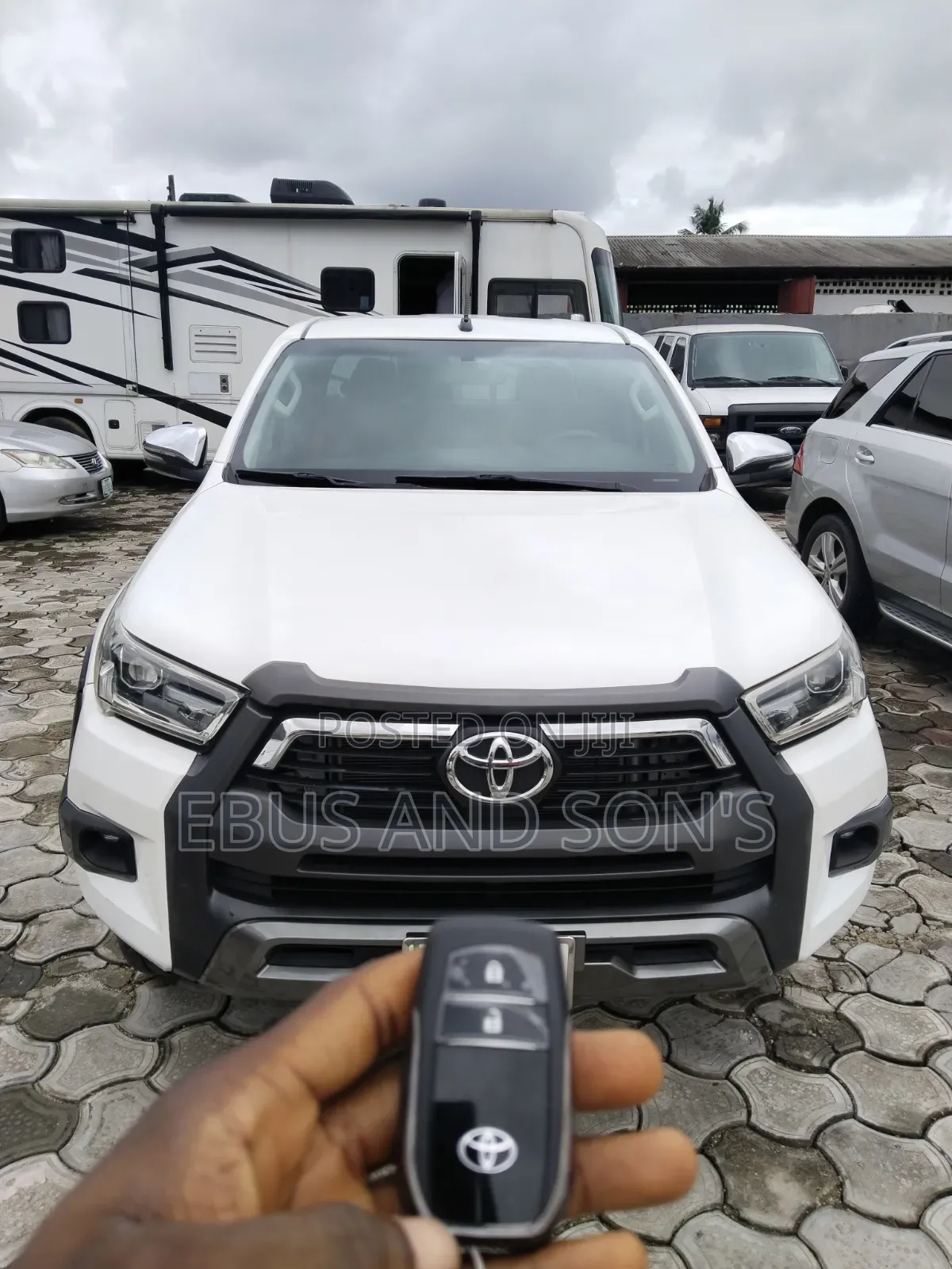 Toyota Hilux 2024 White