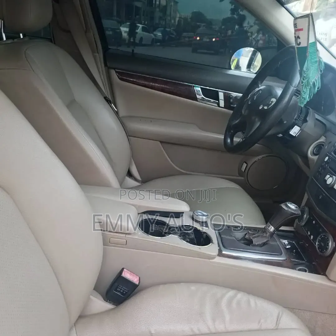 Mercedes-Benz C300 2010 Black