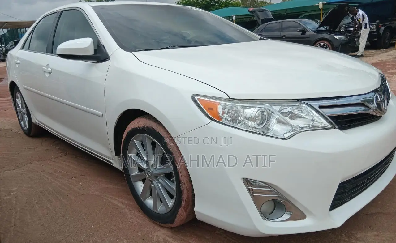 Toyota Camry XLE V6 4dr Sedan (3.5L 6cyl 6A) 2012 White