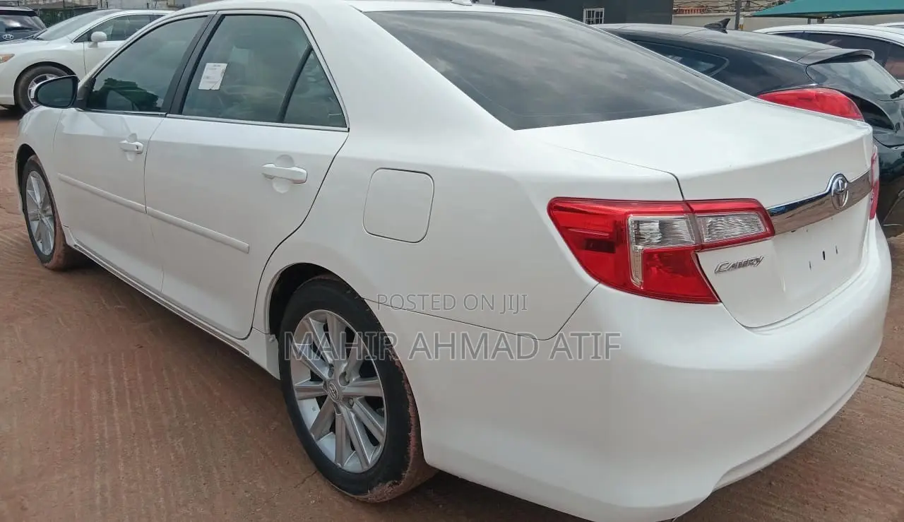Toyota Camry XLE V6 4dr Sedan (3.5L 6cyl 6A) 2012 White