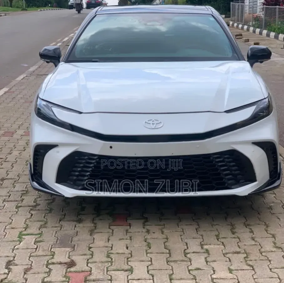 Toyota Camry XLE 2025 White