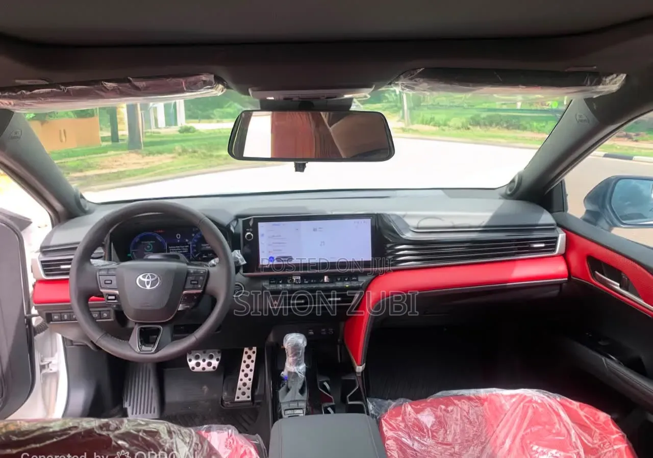Toyota Camry XLE 2025 White