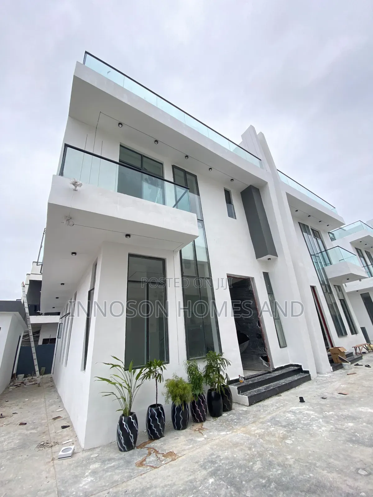 5bdrm House in Lekki Phase 2 for sale
