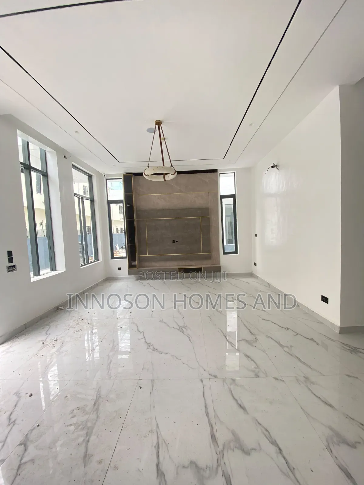 5bdrm House in Lekki Phase 2 for sale