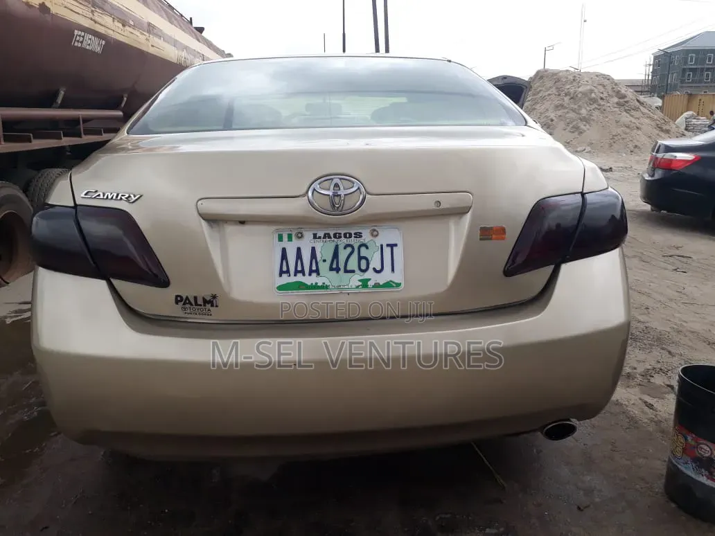 Toyota Camry 2008 Gold