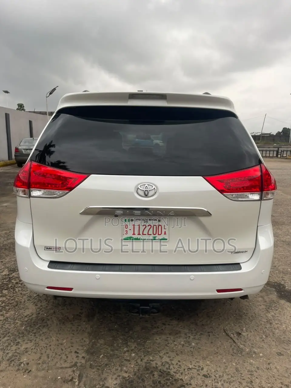 Toyota Sienna Limited AWD 7-Passenger 2013 White