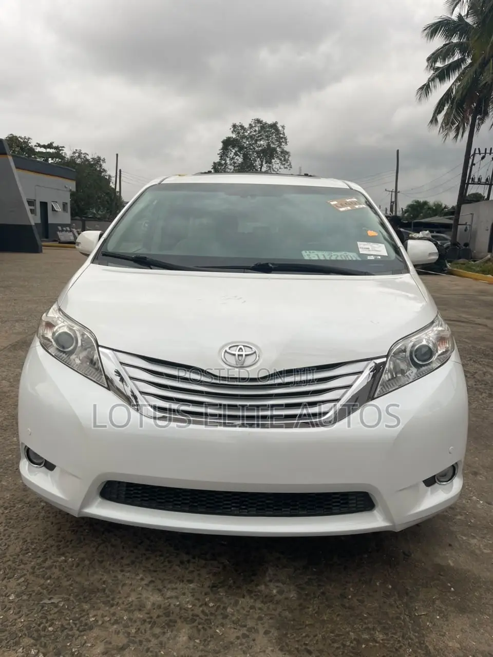 Toyota Sienna Limited AWD 7-Passenger 2013 White
